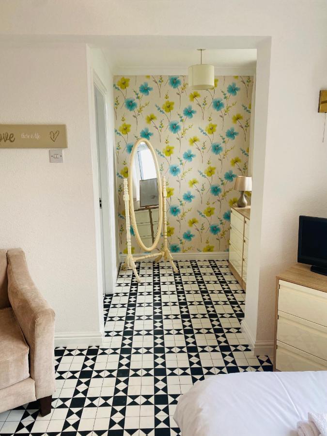 The Traxx Hotel Bangor  Esterno foto