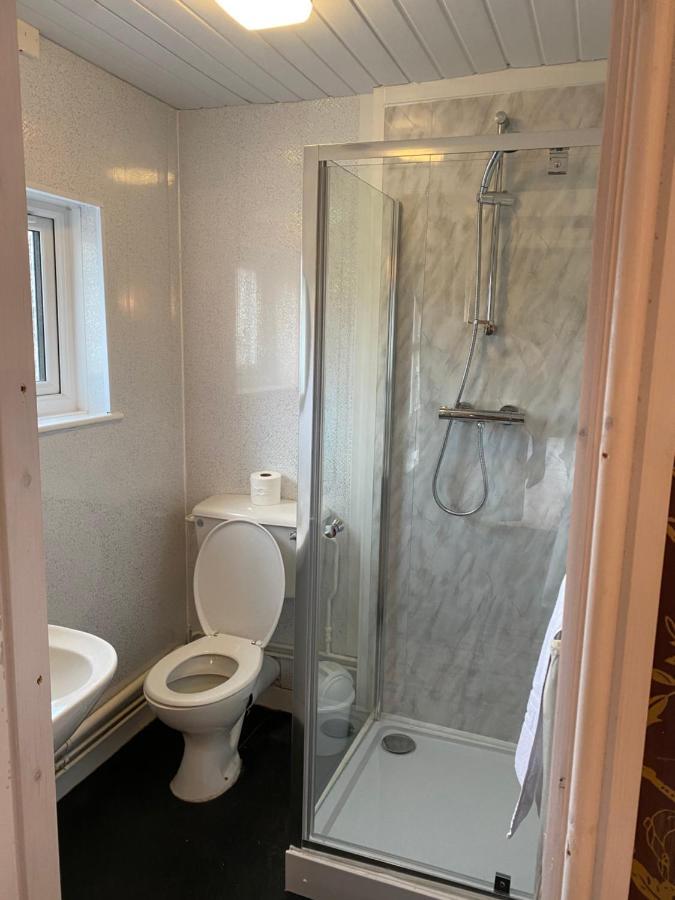 The Traxx Hotel Bangor  Esterno foto