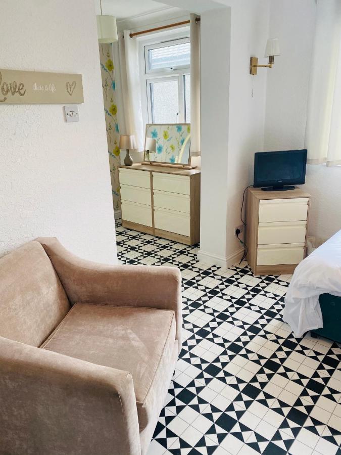 The Traxx Hotel Bangor  Esterno foto