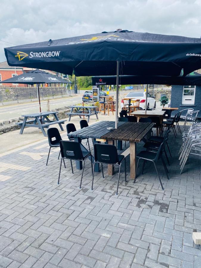The Traxx Hotel Bangor  Esterno foto