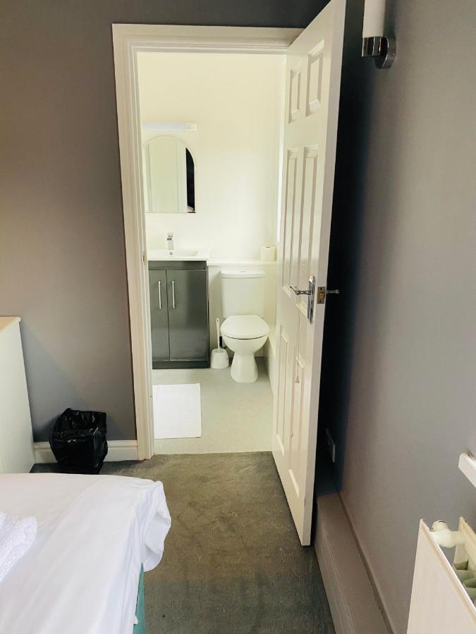 The Traxx Hotel Bangor  Esterno foto