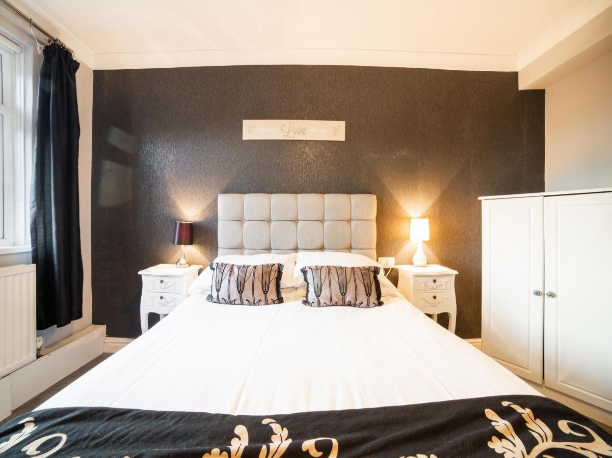 The Traxx Hotel Bangor  Esterno foto